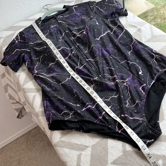TORRID Black Lightning Streaks Rash Guard Swimsuit size 3X - Picture 8 of 9